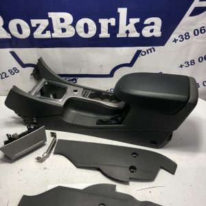 Підлокітник ПРАВЕ КЕРМО!  FORD Focus MK2 08-11 4M51A045B55