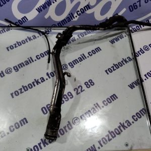 Горловина паливного бака з клапаном  FORD Focus MK2 08-11 1579743