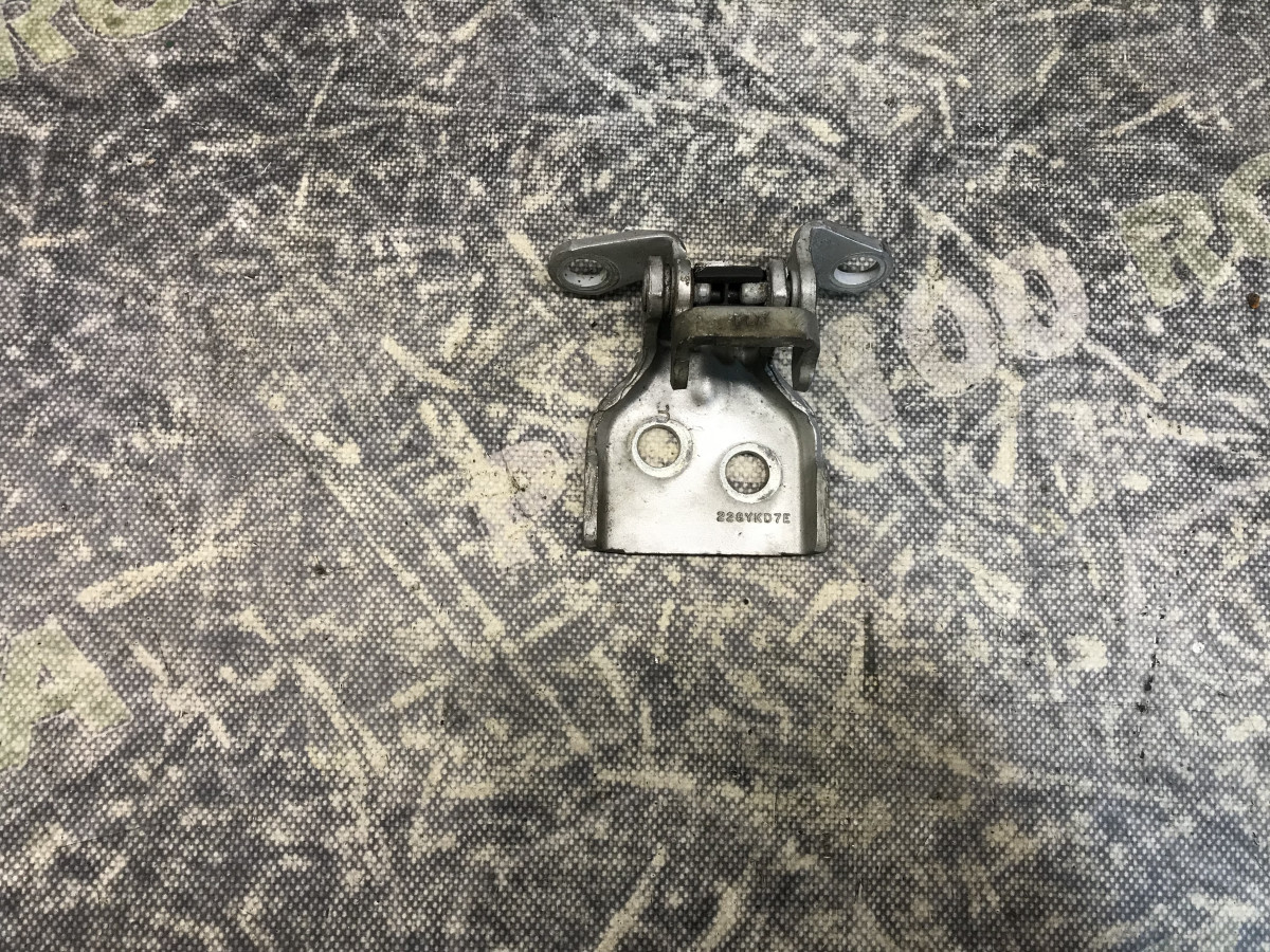 Дверна петля Ford Fiesta MK6 02-08 - Зображення 4