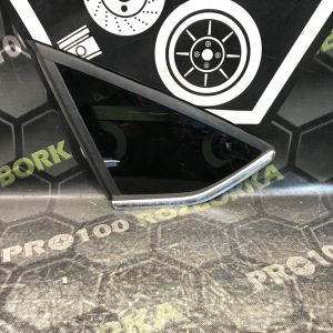 Ліва задня форточка (хетчбек) FORD Focus MK3 (11-14)