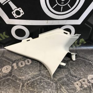 Обшивка задньої правої стійки  FORD Focus MK3 (11-18)