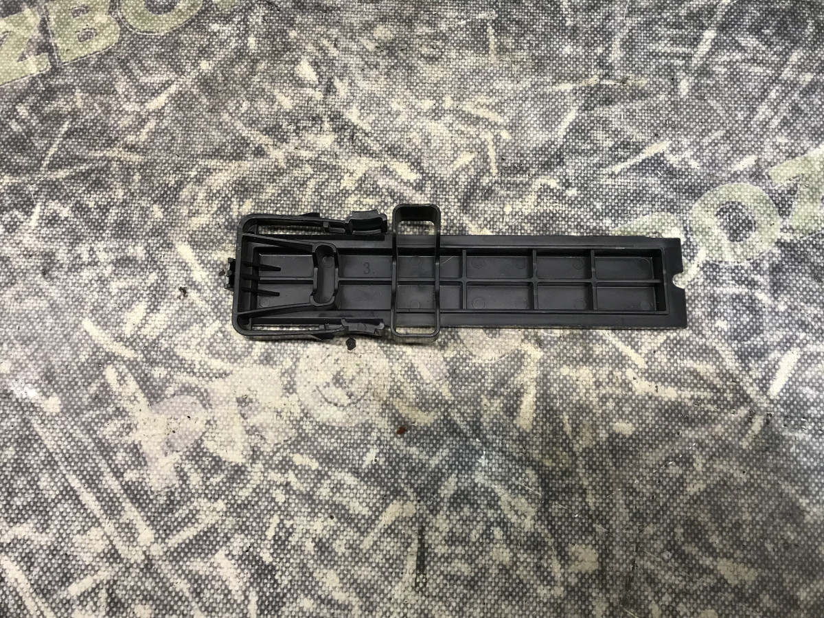 Кришка фільтра салону FORD Focus MK3 (11-14) - Зображення 4