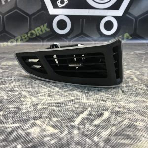 Дефлектор обдування салону правий FORD Focus MK3 (11-14)