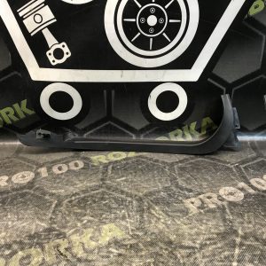 Накладка дверей передньої правої FORD Focus MK3 (11-14)