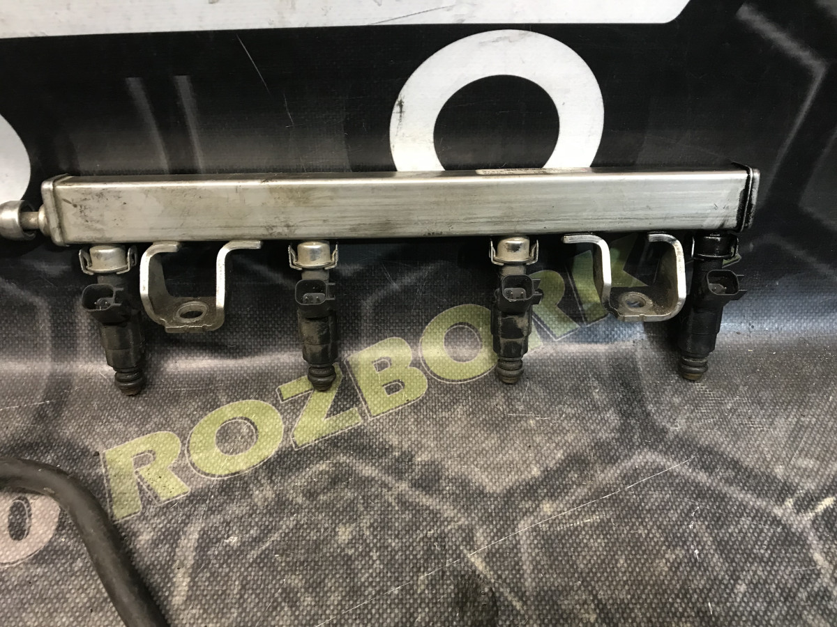 Паливна рейка 1.8 бензин FORD Focus MK2 08-11 - Зображення 4
