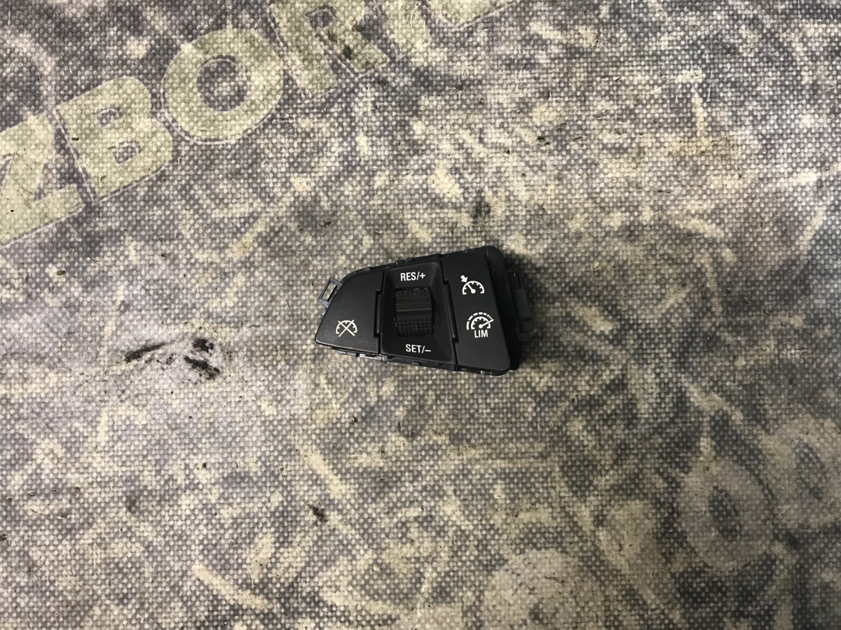 Блок кнопок керма лівий Opel Astra J (09-15)