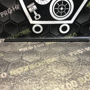 Накладка права скла передній двері Ford Kuga Mk1 (08-12)