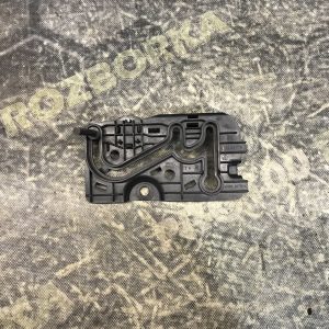 Кронштейн підлоги багажника лівий Opel Astra J (09-15)