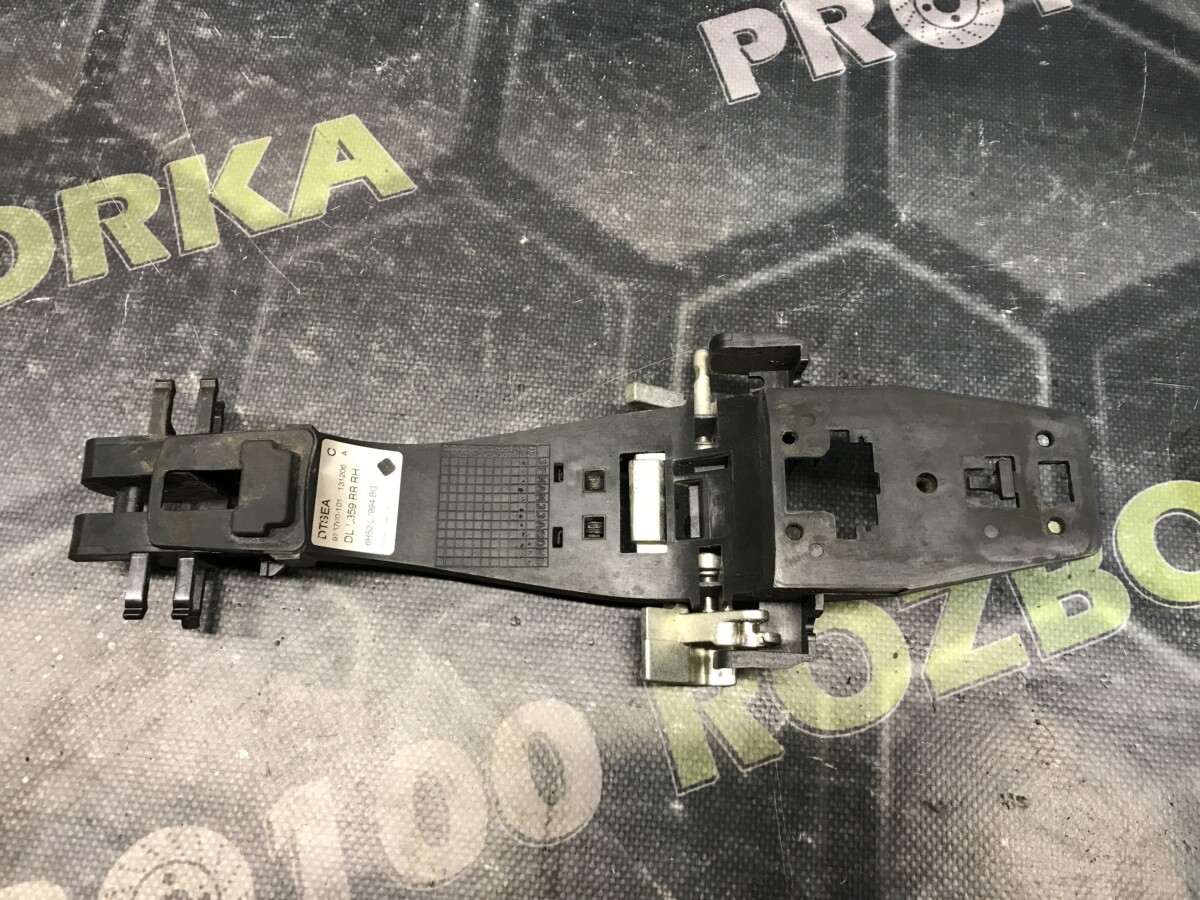 Основа ручки дверей задніх правих Land Rover Freelander 2 L359 06-14