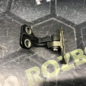 Петля дверей задніх правих низ Land Rover Freelander 2 L359 06-14