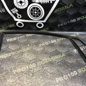 Ущільнювач скла дверей передньої правої FORD Focus MK3 (11-18)