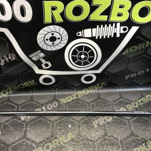 Ущільнювач скла дверей передньої правої хром FORD Focus MK3 (11-18)