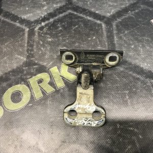 Петля дверей передніх лівих верхня Land Rover Freelander 2 L359 06-14