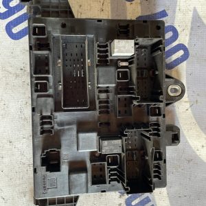 Блок запобіжників салон Opel Astra J 09-15