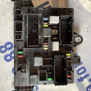 Блок запобіжників салон Opel Astra J 09-15