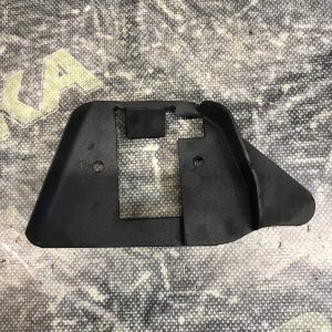 Накладка петлі кришки багажника права Land Rover Freelander 2 (06-14)