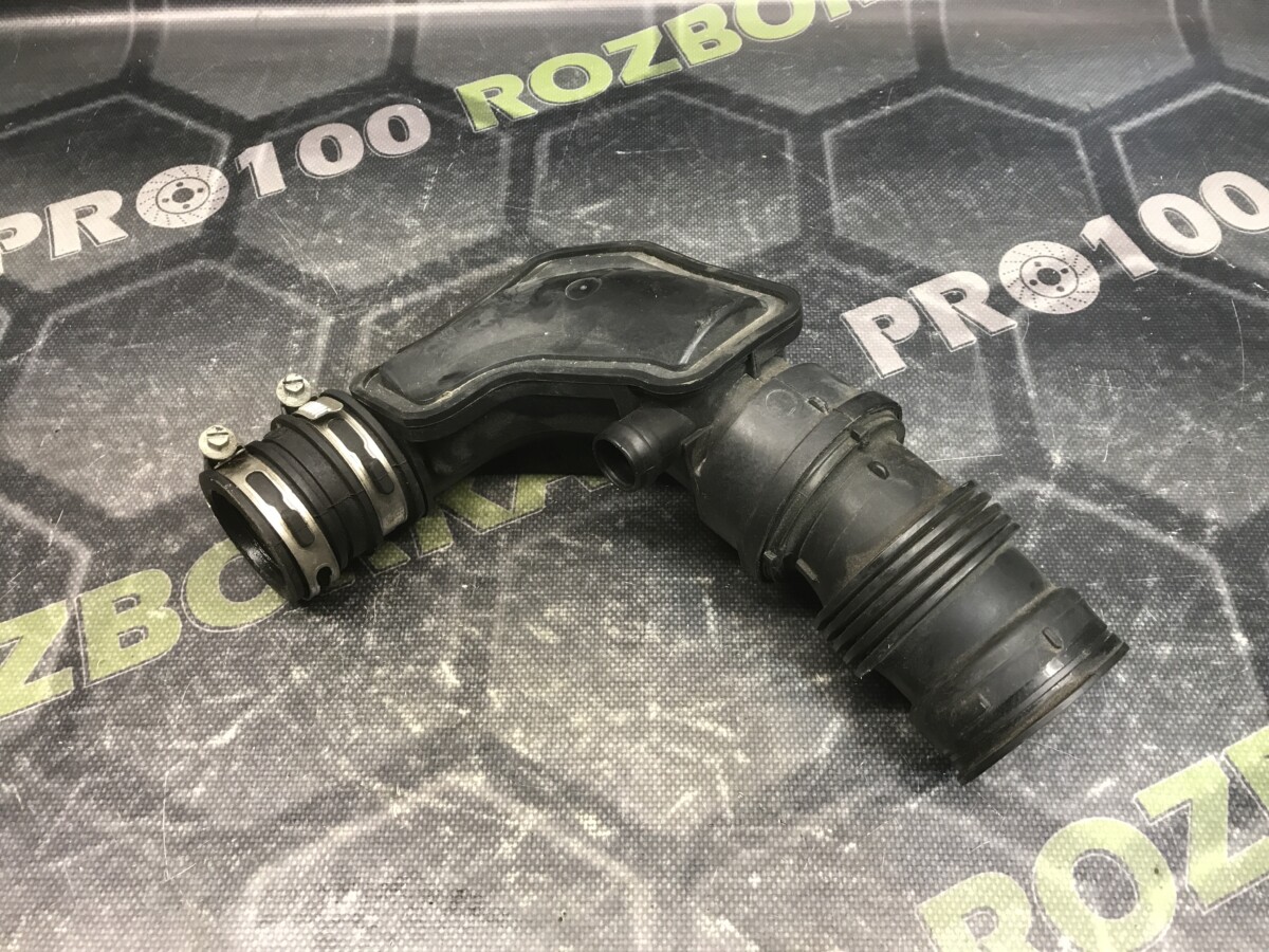 Патрубок інтеркулера 1.0 ECOBOOST FORD Focus MK3 (11-14)