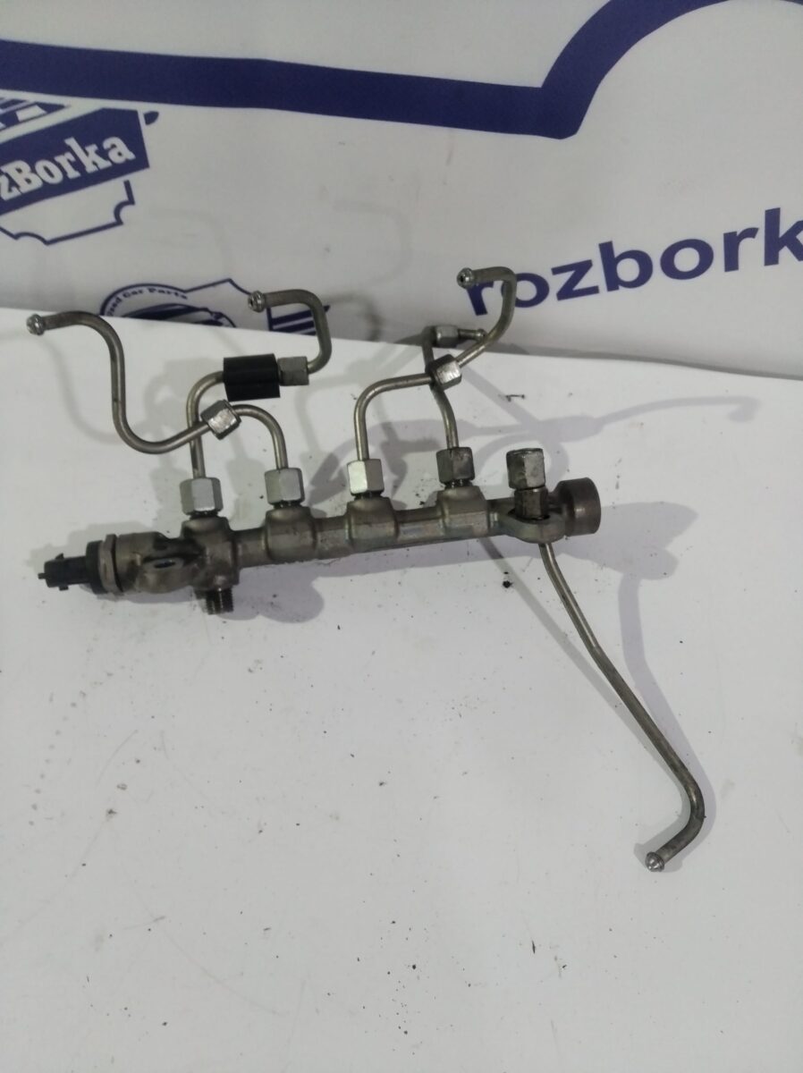 Паливна рейка Bosch 04452114221 Opel Astra J Опель Astra J