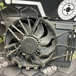 Вентилятор радіатора 1.6D в зборі FORD Focus MK3 (11-14)