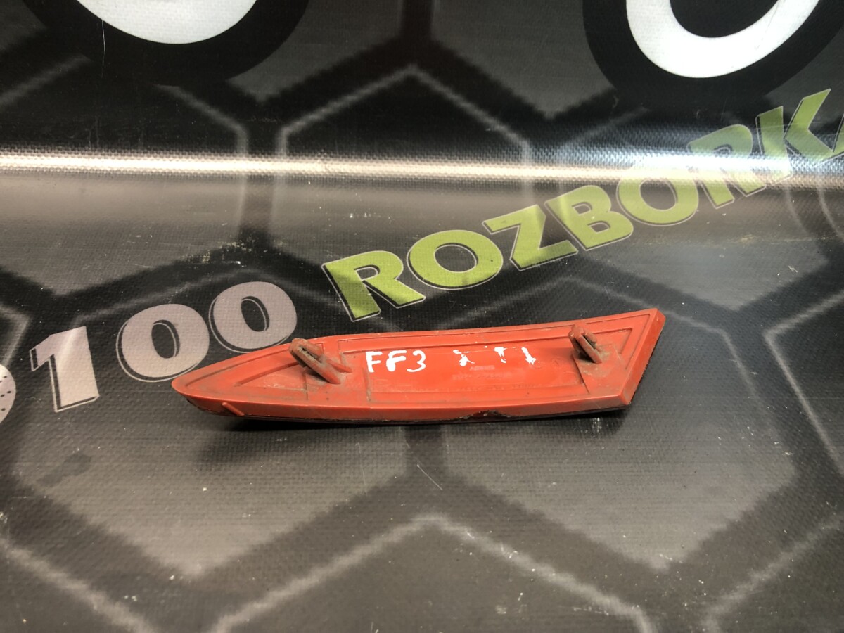 Світловідбивач заднього бампера правий універсал Ford Focus MK3 (11-14) - Зображення 2