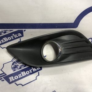 Решітка накладка протитуманної фари ліва FORD Focus MK2 08-11
