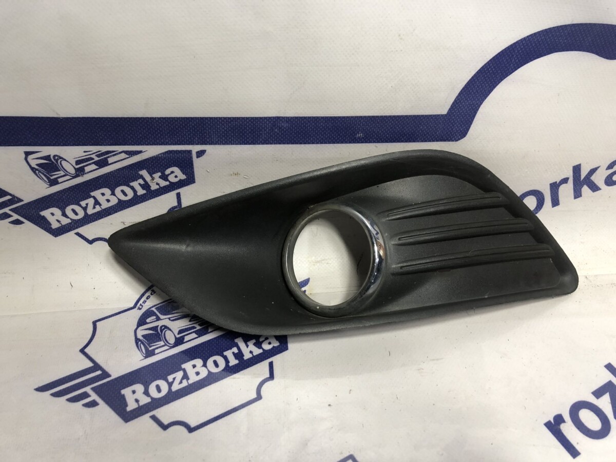 Решітка накладка протитуманної фари ліва FORD Focus MK2 08-11