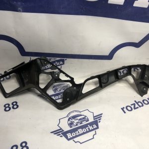 Кронштейн  заднього бампера правий універсал Ford Mondeo MK4 (07-14)