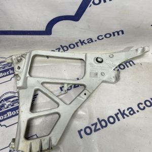 Кронштейн заднього бампера правий Універсал FORD Focus MK2 08-11