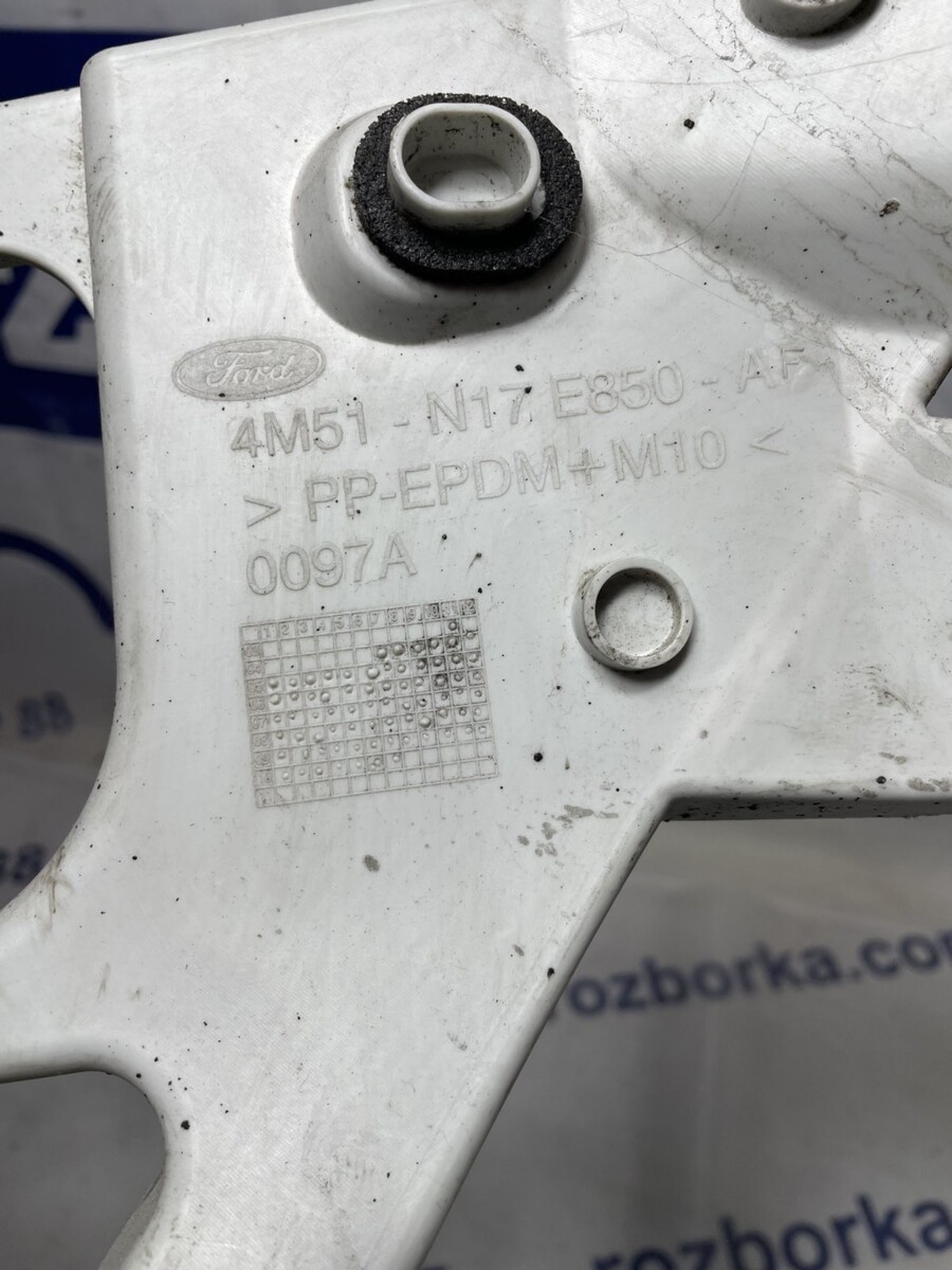 Кронштейн заднього бампера правий Універсал FORD Focus MK2 08-11 - Зображення 3