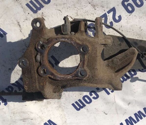 Цапфа задня права FORD KUGA MK1 08-12