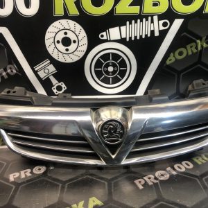 Решітка радіатора Opel Zafira B 08-11