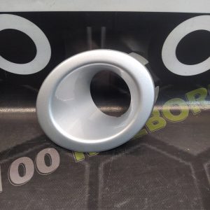 Накладка протитуманної фари права Land Rover Freelander 2 L359 06-14