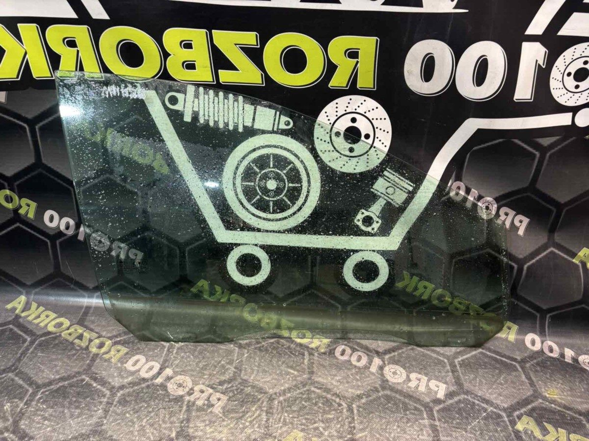 Скло дверей передніх правих FORD Focus MK2 04-11 1342622
