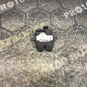 Замок скла кришки багажника Ford Kuga Mk1 (08-12)