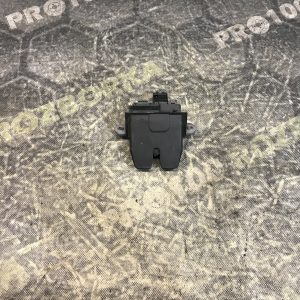 Замок кришки багажника Ford Kuga Mk1 (08-12)