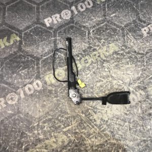 Переднатягувач ременя безпеки передній правий Opel Astra J (09-15)