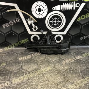 Замок передніх лівих дверей Ford Kuga MK1 (08-12)