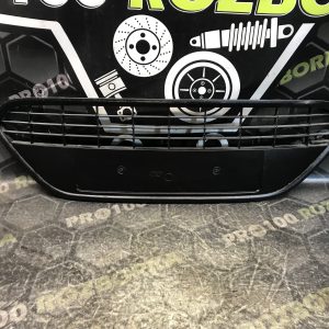 Решітка бампера переднього центральна FORD Focus MK2 08-11