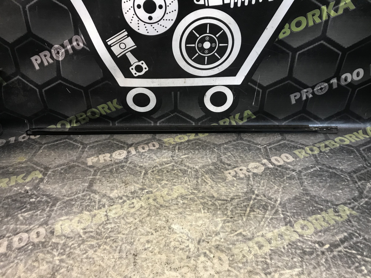 Молдинг скла передніх правих дверей FORD Focus MK3 (11-14) - Зображення 3