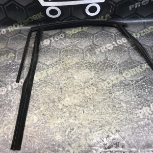 Ущільнювач рамка скла двері лівий зад FORD Focus MK3 (11-18)