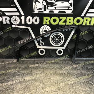 Накладка рамка скла перед правий FORD Focus MK3 (11-14)