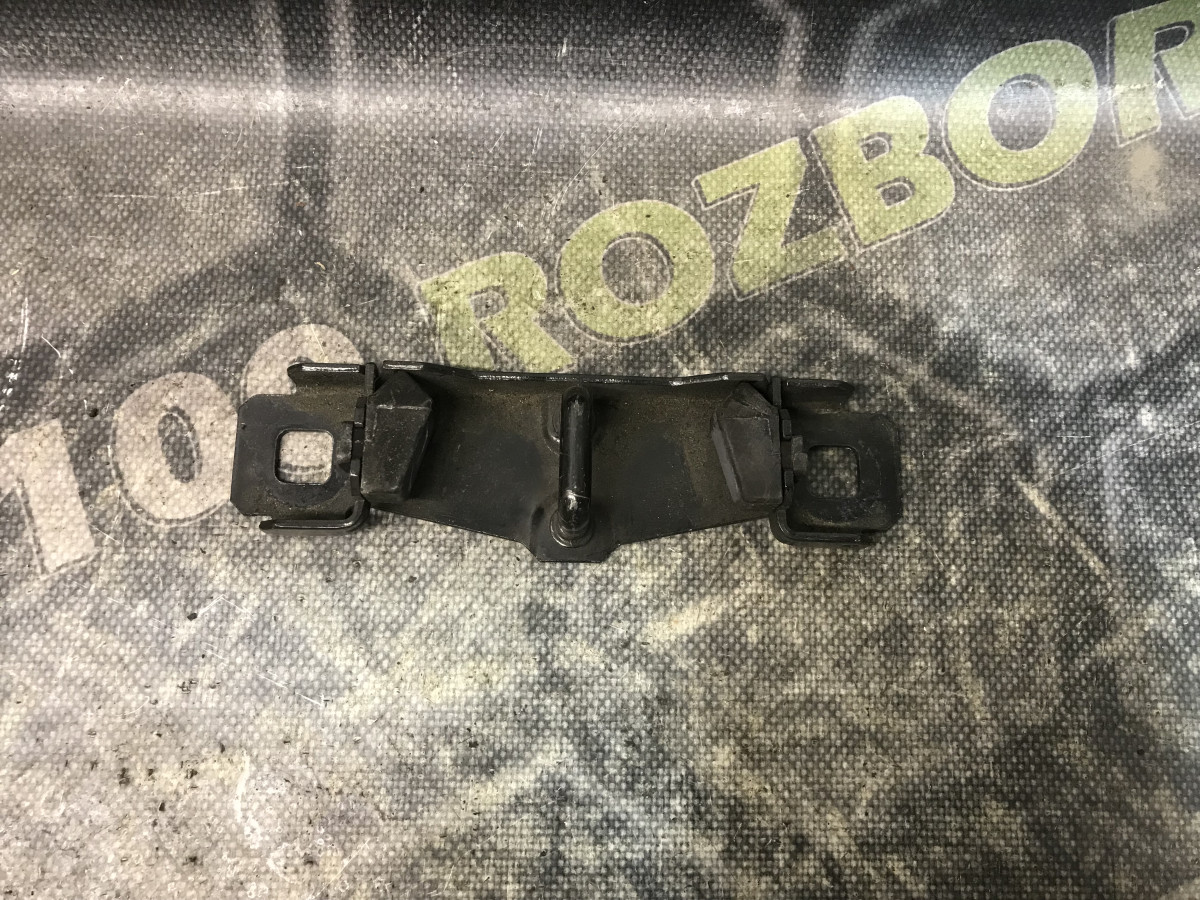Скоба замка кришки багажника FORD Focus MK2 08-11