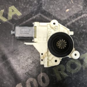Моторчик склопідйомника передній правий FORD Focus MK2 08-11