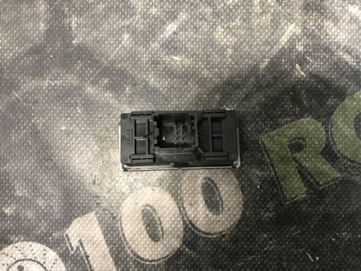 Перемикач обігріву скла Ford Fiesta MK6 02-08 - Зображення 4