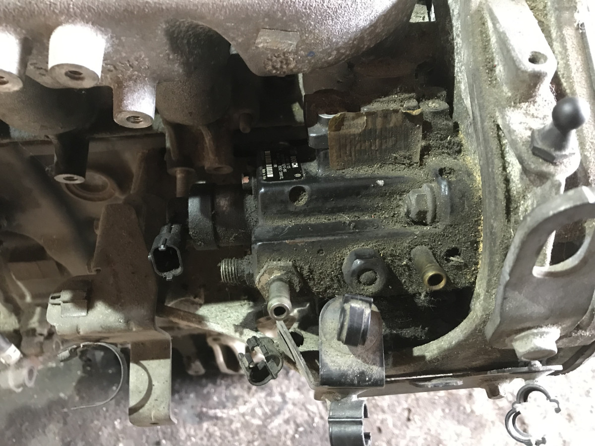 Паливний насос 1.9D Opel Zafira B 05-11