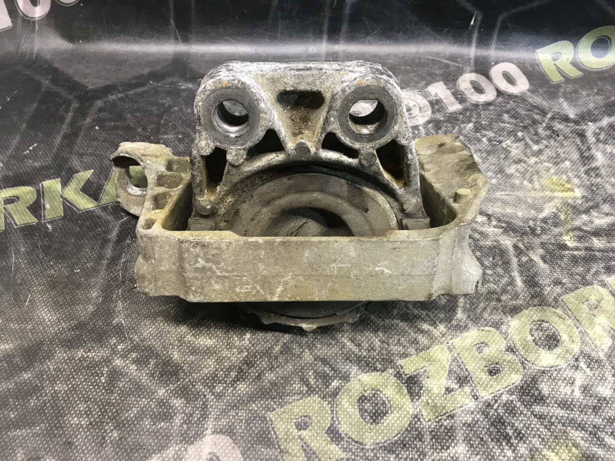 Подушка двигуна права 2.0D FORD Focus MK2 08-11
