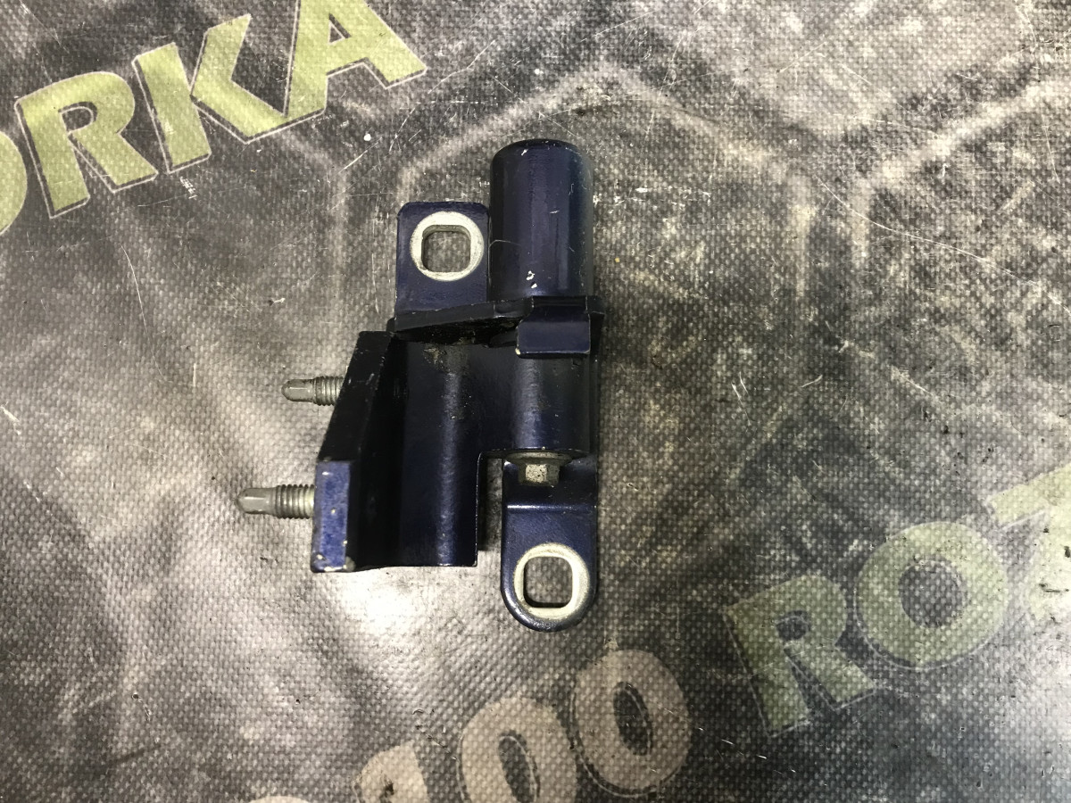 Петля лівих задніх верхніх дверей FORD Mondeo MK4 (BA7) 07-14