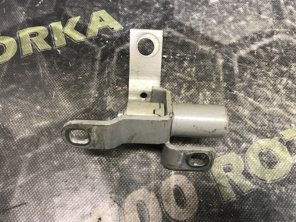 Петля лівих передніх верхніх дверей FORD Mondeo MK4 (BA7) 07-14