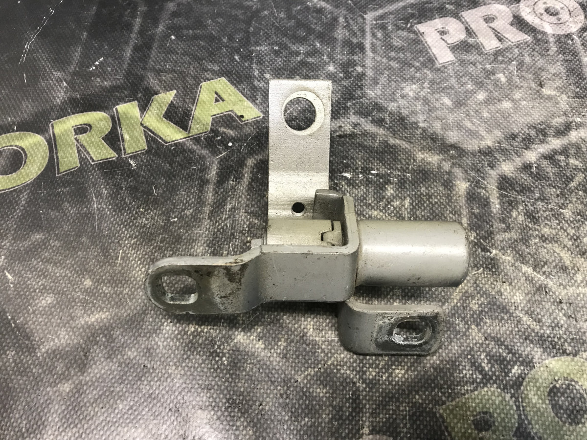 Петля лівих передніх верхніх дверей FORD Mondeo MK4 (BA7) 07-14