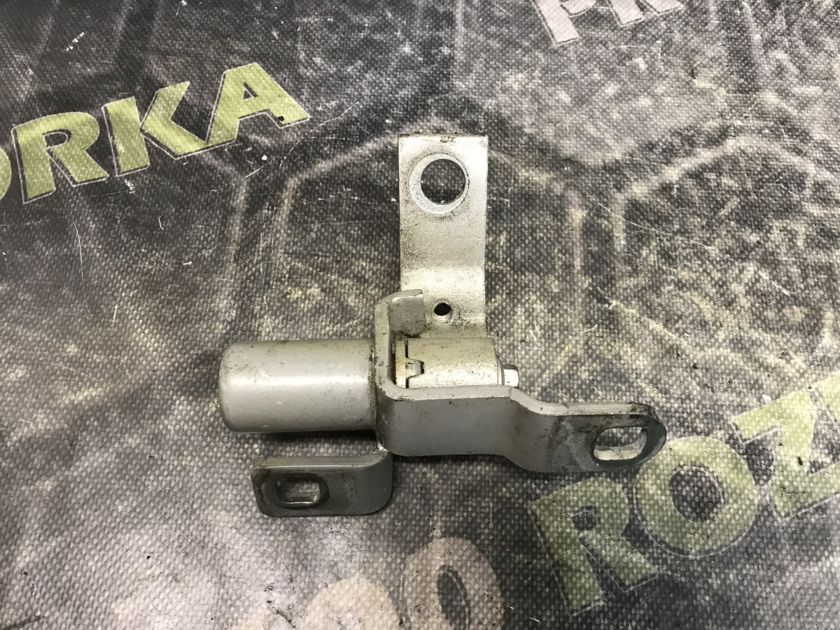 Петля правих передніх верхніх дверей FORD Mondeo MK4 (BA7) 07-14